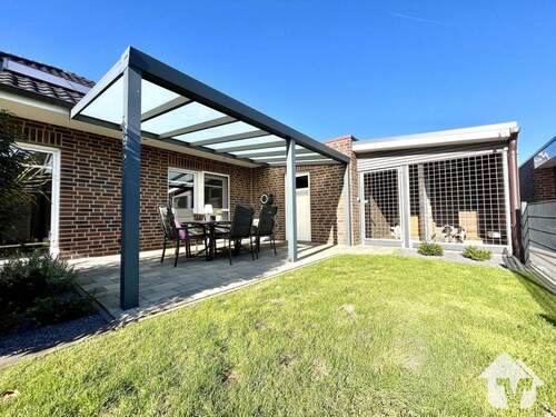 Garten mit überdachter Terrasse - 