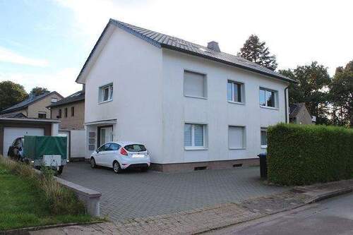 Hausansicht - 8 Zimmer Mehrfamilienhaus, Wohnhaus zum Kaufen in Spenge