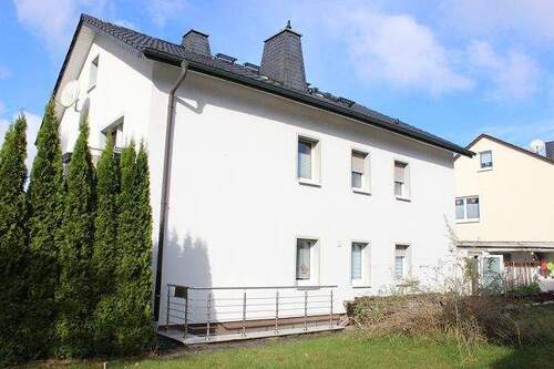 Hausansicht - 8 Zimmer Mehrfamilienhaus, Wohnhaus in Spenge