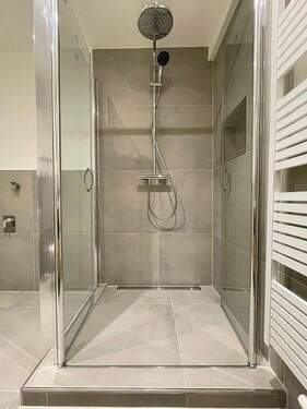 Dusche.jpg - 2 Zimmer Etagenwohnung in Dingolfing