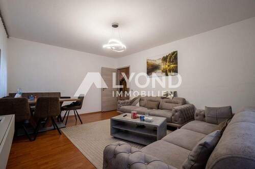 Wohnzimmer - 4 Zimmer Etagenwohnung zum Kaufen in Ulm