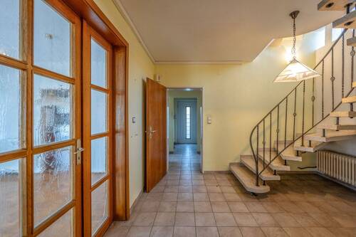 EFH Bogen Flur - 8 Zimmer Einfamilienhaus in Bogen