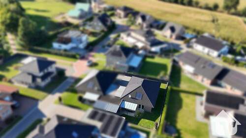 Drohnenaufnahmen - Ein Zuhause fürs Jetzt und für die Zukunft - Bungalow in ruhiger Neubau­siedlung