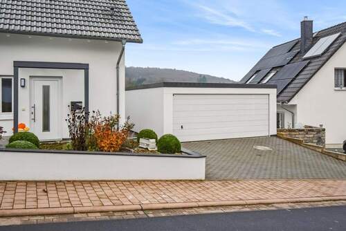 Vorderseite - 5 Zimmer Einfamilienhaus zum Kaufen in Nieste