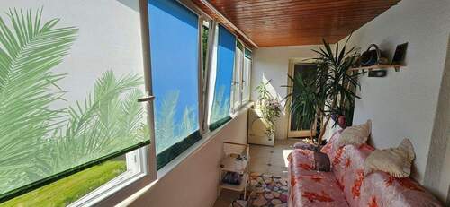 Verglaster Balkon.jpg - 3 Zimmer Etagenwohnung zum Kaufen in Trostberg