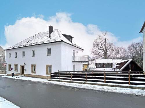 Außen - 8 Zimmer Einfamilienhaus in Thurnau