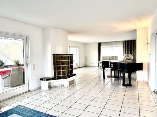 großzügiger Wohnbereich - 