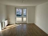 Wohnzimmer - * bezugsbereit * modernes Bad * Balkon *