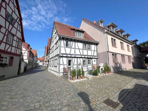 Bild 1 - Historisches Schmuckstück in Heppenheim - Fachwerkhaus mit 3 Wohneinheiten!