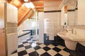 Badezimmer Dusche & Wanne OG - 