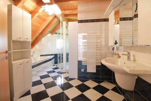 Badezimmer Dusche & Wanne OG - 