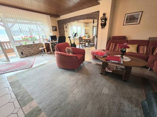 EG Wohnzimmer mit Zugang Balkon - 