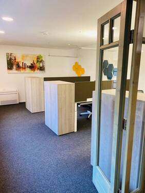 EG gr. Zimmer (hier Büro) - 