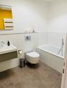 OG Bad mit Dusche u. Badewanne - 