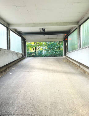 Ein- und Ausfahrt Tiefgarage - 