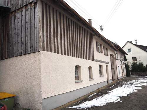 Die Straßenseite - 5 Zimmer Bauernhaus, Landhaus zum Kaufen in Heimertingen