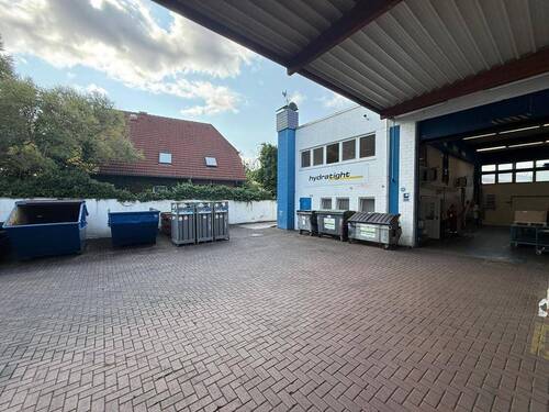 Vorplatz Hallen - Halle zur Miete in Kerpen