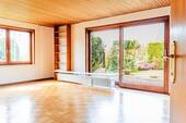 Wohnzimmer - 5 Zimmer Einfamilienhaus zum Kaufen in Schleswig