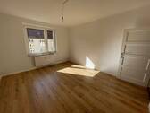 Wohnzimmer - 2 Zimmer Etagenwohnung zur Miete in Magdeburg