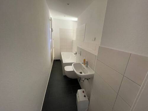 Badezimmer - Etagenwohnung mit 53,00 m&sup2; in Magdeburg zur Miete