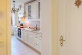 Blick in die Küche - 3 Zimmer Etagenwohnung in Augsburg