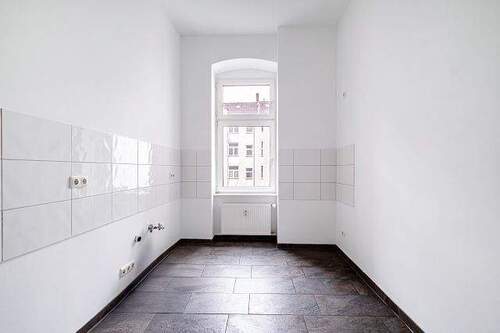 Küche mit Anschlüssen - 3 Zimmer Etagenwohnung in Berlin