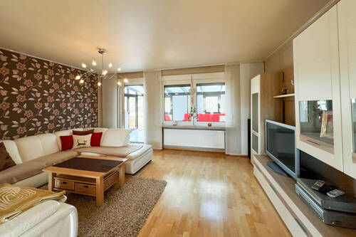 Wohnzimmer mit Blick zur Terrasse - Einfamilienhaus mit 138,90 m² in Erfurt zum Kaufen