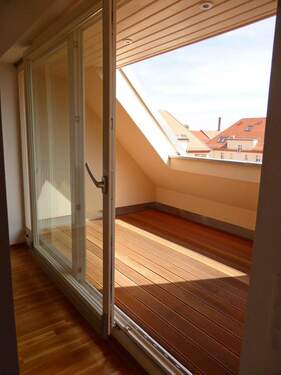 Zugang Loggia - 2 Zimmer Etagenwohnung zum Kaufen in Leipzig