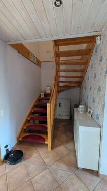 Flur EG, Treppe zum DG - 