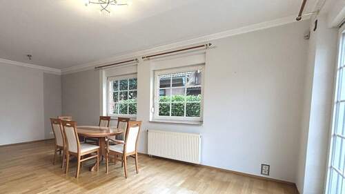 Großzügiges Esszimmer - 