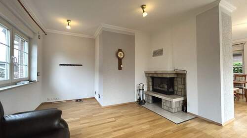 Wohnzimmer mit Kamin - 