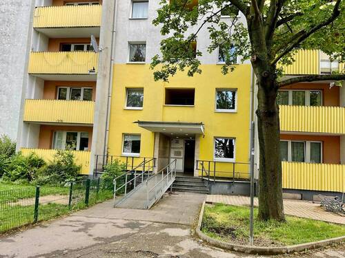 Hausansicht - 4-Zimmerwohnung sucht Mieter - 630,00&nbsp;EUR Kaltmiete, ca.&nbsp; 90,00&nbsp;m&sup2;&nbsp;Wohnfl&auml;che
