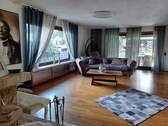 großer Wohnbereich, Ausgang zur Terrasse, Garten - 