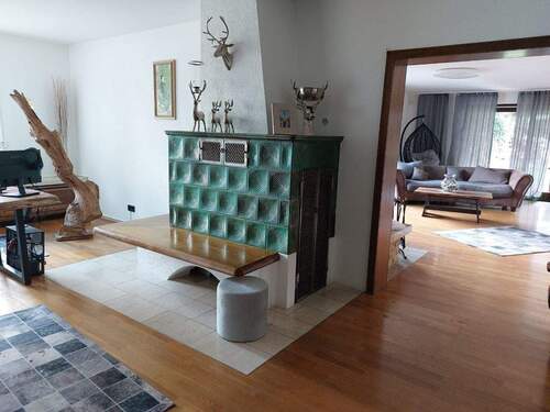 großer Wohnbereich mit Zugang Arbeitszimmer - 
