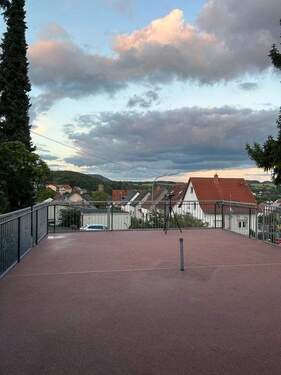 großer Balkon mit herrlichem Panorama - 