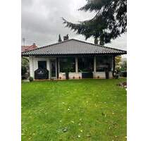 Großzügiger Bungalow mit Einliegerwohnung (1-2 Familienhaus) mit Wintergarten, Balkon, Garten, Do-Garage und Stellplätzen - Freisen Oberkirchen