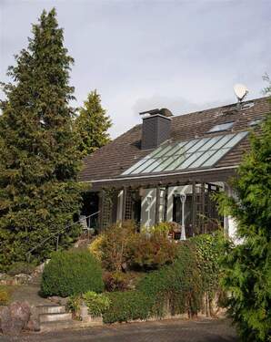 überdachter Freisitz - Einfamilienhaus mit 231,00 m&sup2; in Vöhl-Ortsteil zum Kaufen