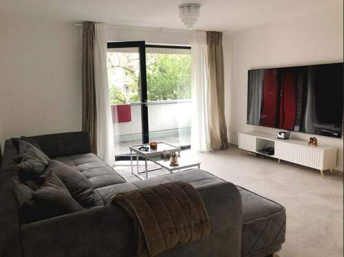 Wohnzimmer - Modernisierte 2-Zimmer-Wohnung mit Balkon - ruhige Lage in Köln-Weidenpesch