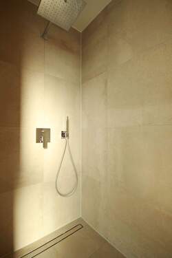 ebenerdige Dusche mit Unterputzarmaturen.JPG - 