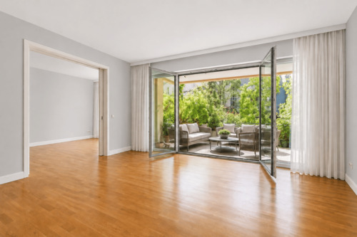 Wohnbereich mit Zugang zur Terrasse - 