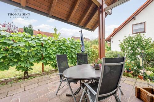 EG: Überdachte Terrasse - 