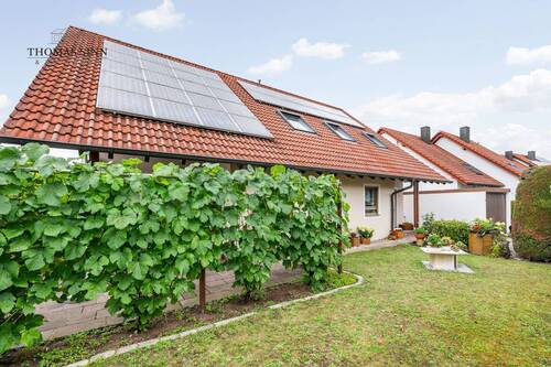 Vorgarten Eingangsseite - Einfamilienhaus mit 214,00 m² in Obersulm / Eschenau zum Kaufen