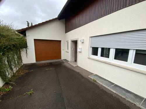 Garage und Eingangsbereich - 