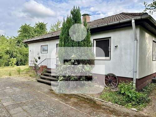Titel - Gestalten Sie Ihr Zuhause neu...Bungalow mit Potenzial in Höchstadt a. d. Aisch