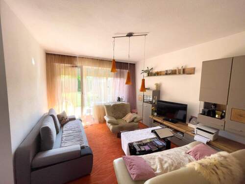 Wohnzimmer - 2,5-Zimmer Wohnung mit Garten und Garage (barrierearm & provisionsfrei)