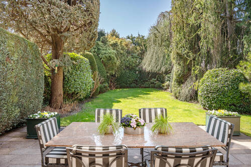 Idyllische Südterrasse mit Blick in den herrlichen Garten - 5 Zimmer Doppelhaushälfte in München