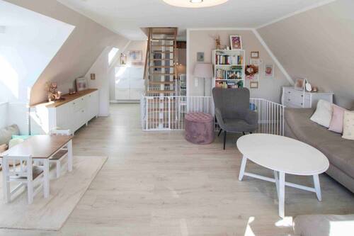 lichtdurchfluteter Wohnbereich - 8 Zimmer Einfamilienhaus zum Kaufen in Flensburg