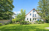 Helles Gartenparadies mit Pool.jpeg - ca. 1.250 m² Traum-Grundstück und viel Freiraum für Familien - modernes A+ Haus