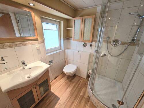 Bad mit Wanne und Dusche OG - 