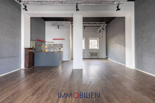 Westseite - Bezugsfreies Büro mit Keller und Stellplatz in attraktiver Lage